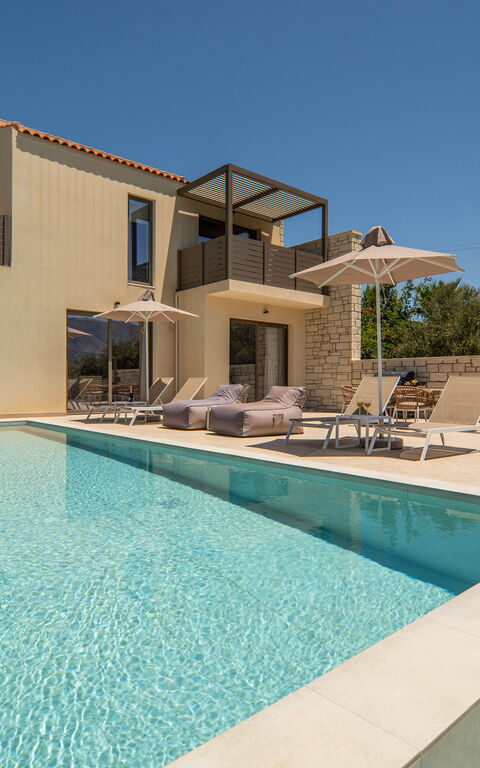 Villa Zen Chrysi: bassin, Extérieur, Extérieurs