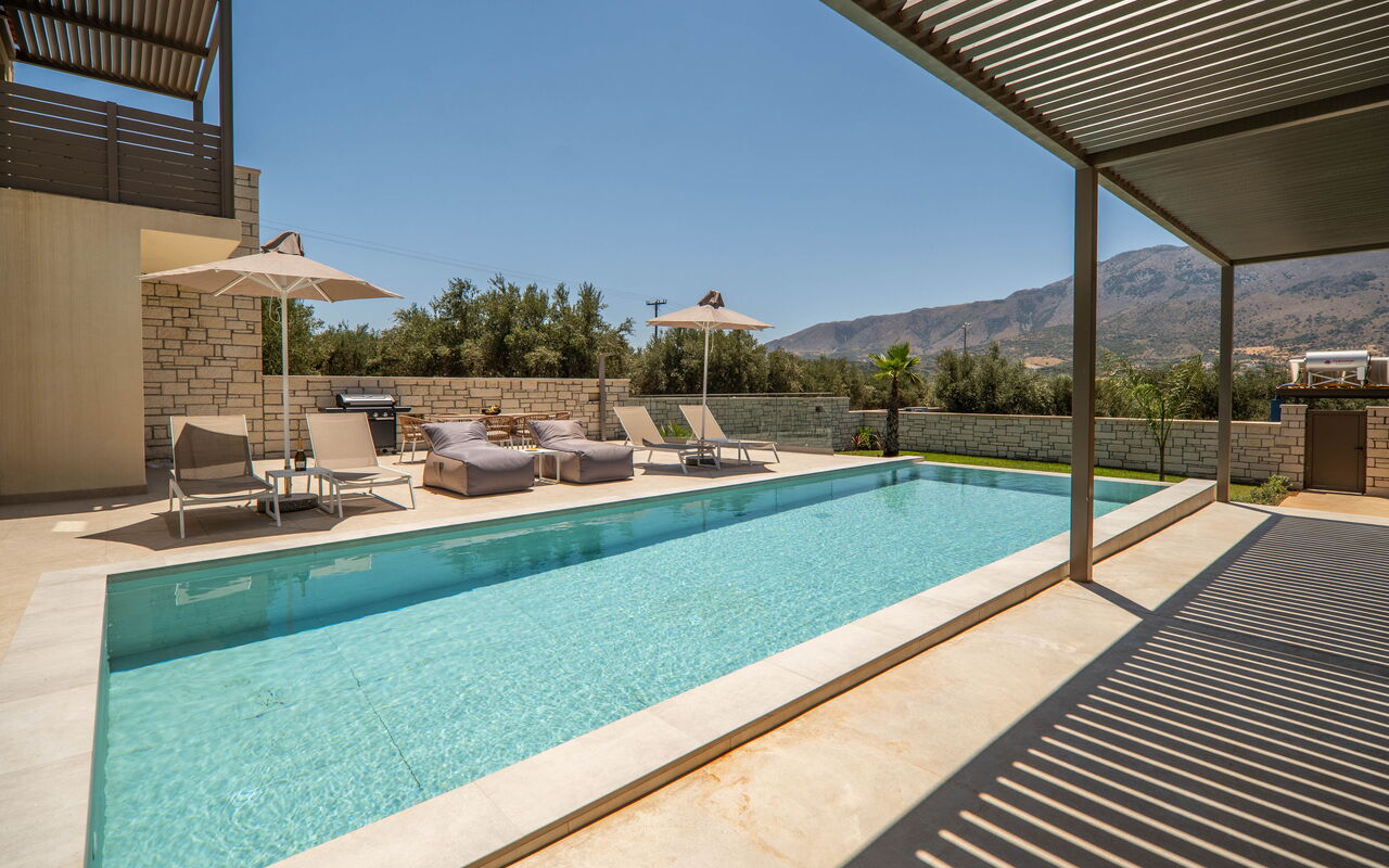 Villa Zen Chrysi: bassin, Extérieur, Extérieurs