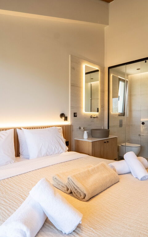 Villa Zen Aphrodite: chambre à coucher, Salle de bain