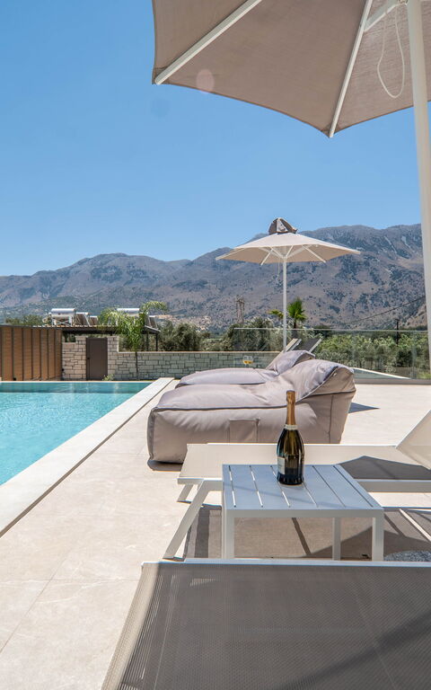 Villa Zen Aphrodite: bassin, Extérieur, Extérieurs