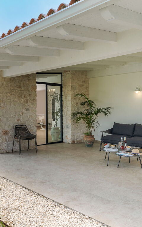 Netina Domus: Extérieur