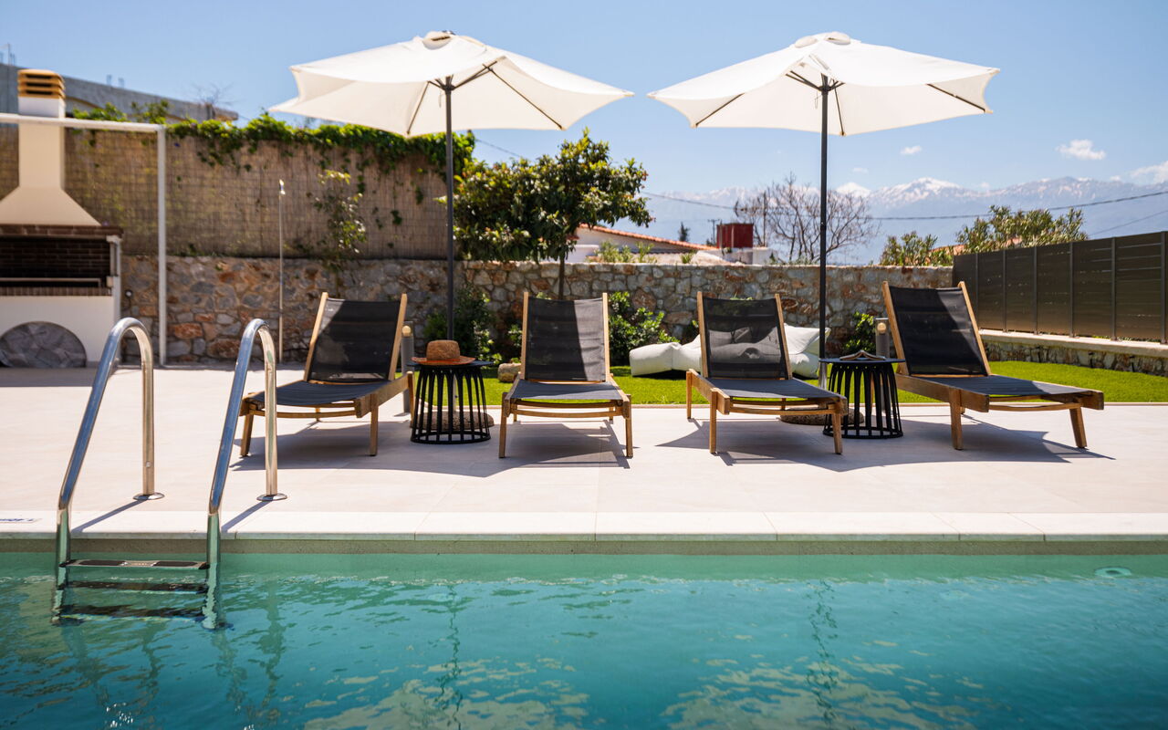 Villa Platon: bassin, Extérieur