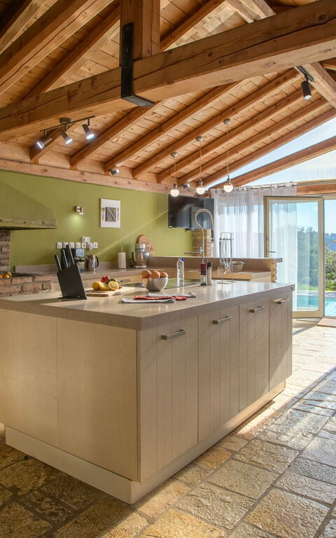 Villa Irida: Cuisine, Salle à manger, Salon