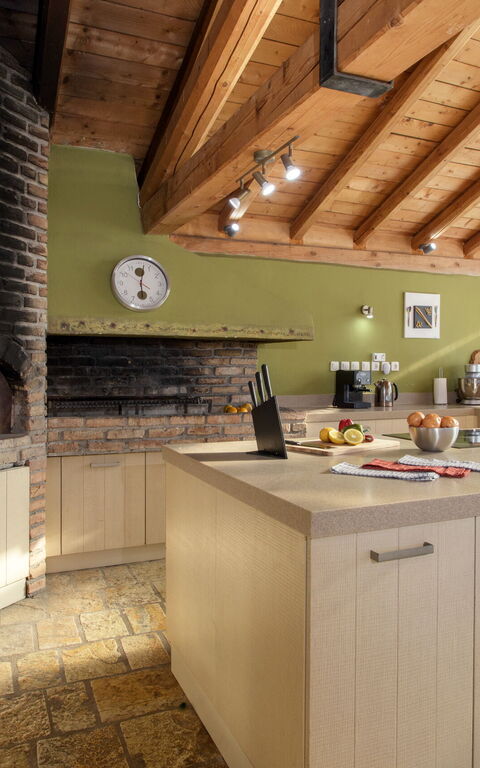 Villa Irida: Cuisine, Salle à manger, Salon