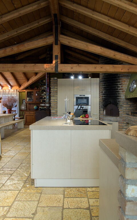Villa Irida: Cuisine, Salle à manger, Salon