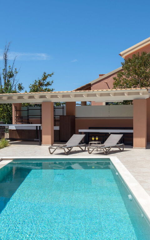 Villa Eleas Ikos: bassin, Extérieur, Extérieurs