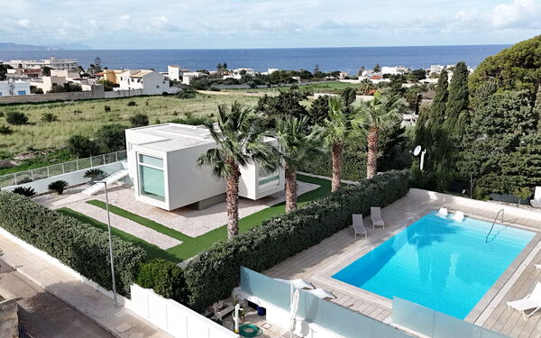 Villa Pizzolungo: bassin, Extérieur, Vues