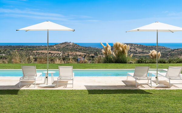 Villa Petite Afrique: bassin, Extérieur, Extérieurs, Jardin