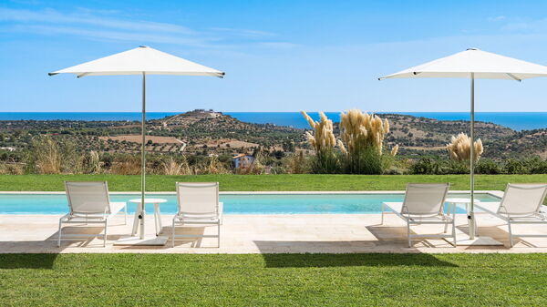 Villa Petite Afrique: bassin, Extérieur, Extérieurs, Jardin