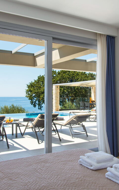 Villa Alkyoni: chambre à coucher