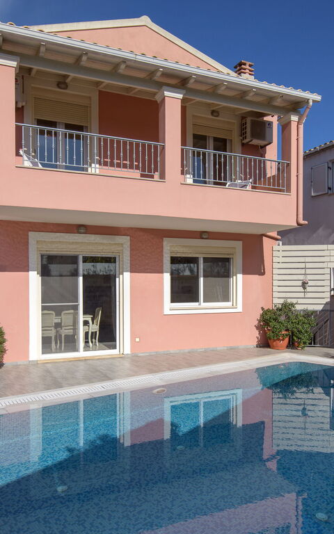 Doctor'S House: bassin, Extérieur, Extérieurs