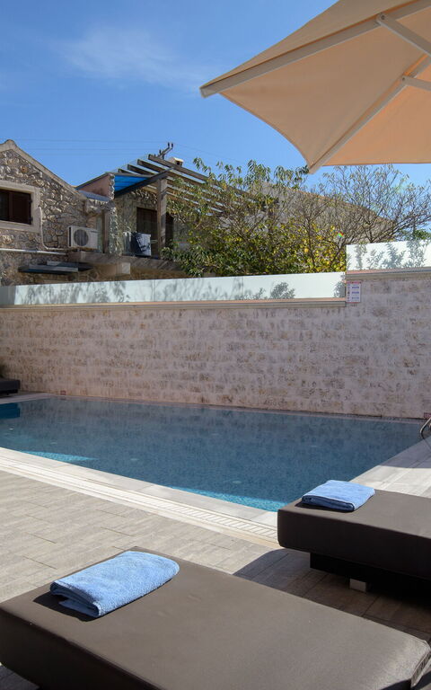 Doctor'S House: bassin, Extérieur, Extérieurs