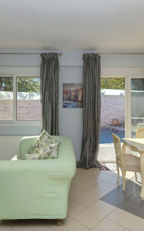 Doctor'S House: Salle à manger, Salon