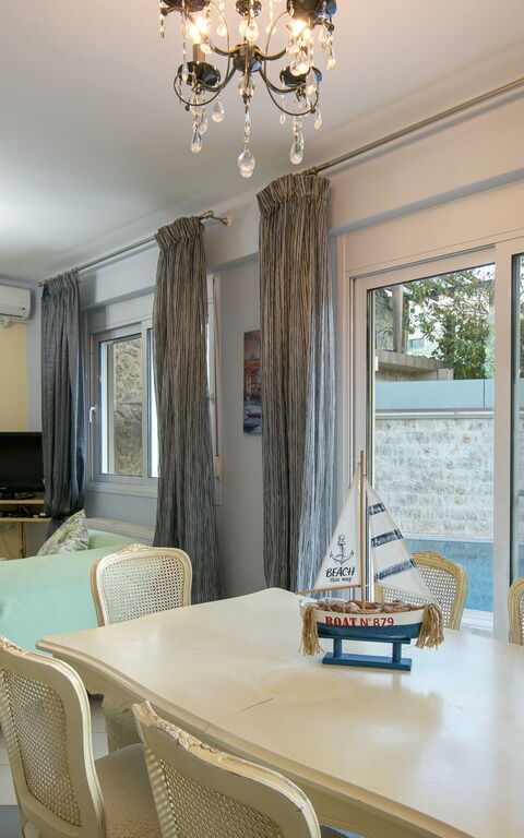 Doctor'S House: Salle à manger, Salon