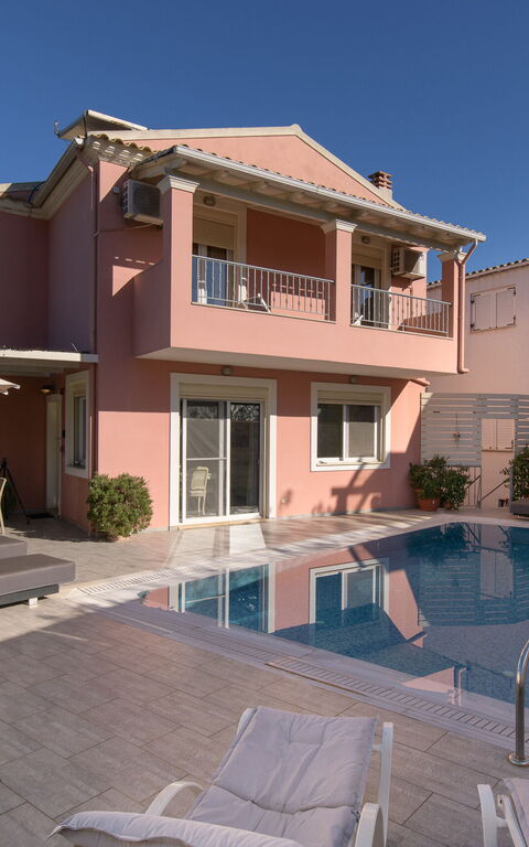 Doctor'S House: bassin, Extérieur, Extérieurs