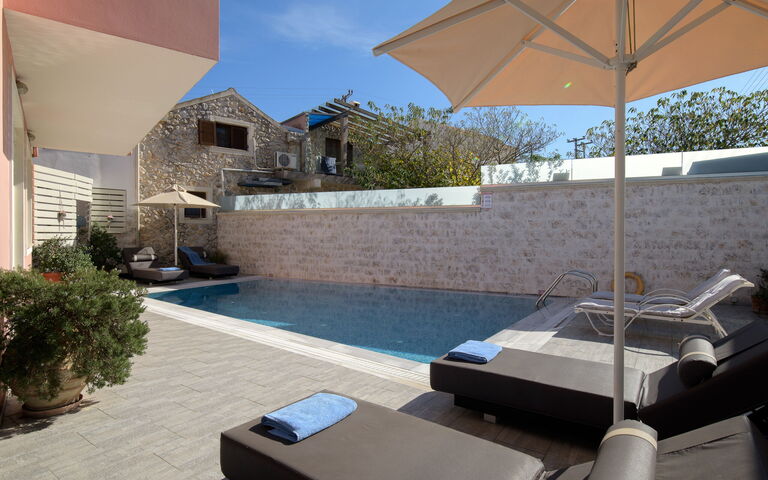 Doctor'S House: bassin, Extérieur, Extérieurs