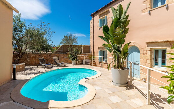 Villa Cava: bassin, Extérieur, Extérieurs