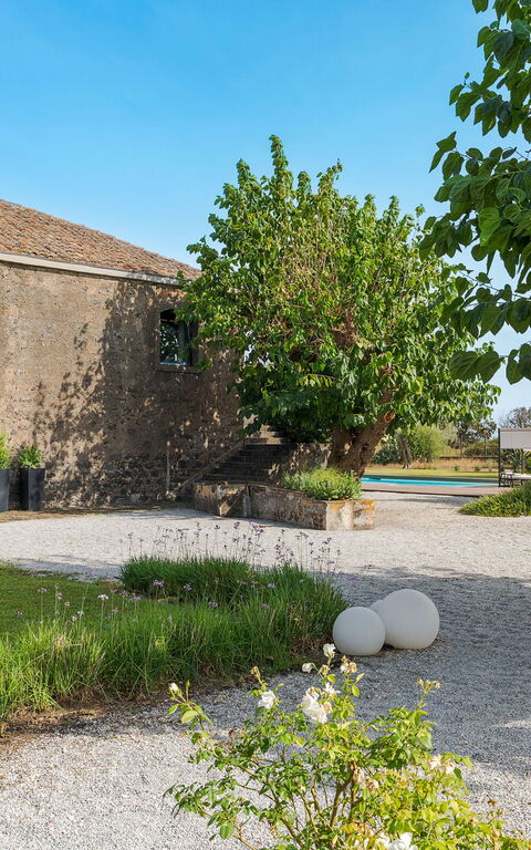 Muna Retreat: Extérieur, Extérieurs