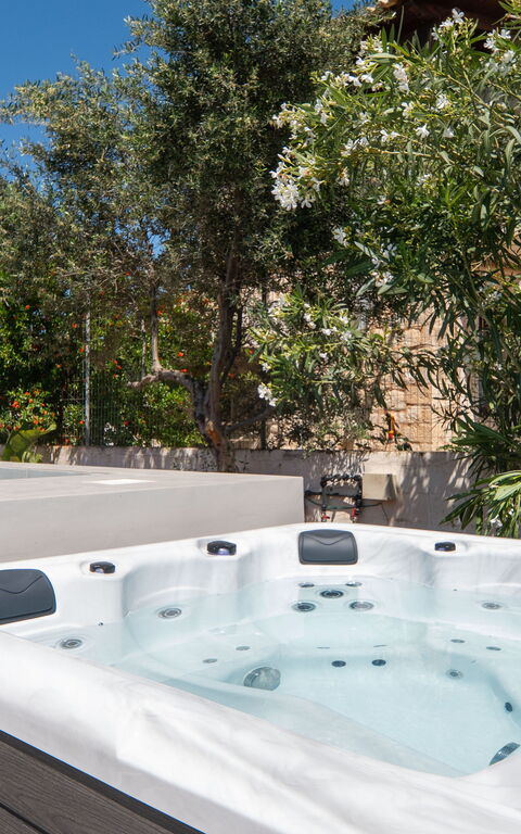 Magnolia: Extérieur, jacuzzi