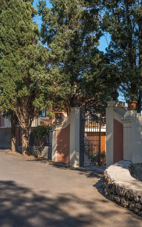 Villa Continella: Entrée principale, Vues