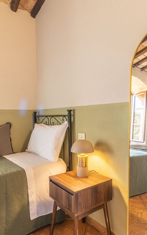 Podere Peteglia: chambre à coucher