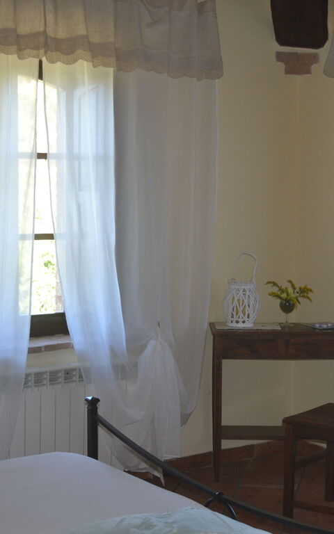 Podere Peteglia: chambre à coucher