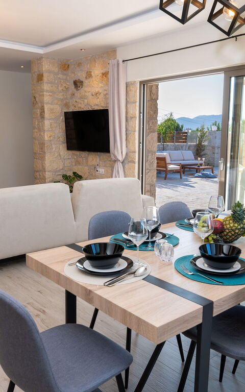 Villa Olympia: Salle à manger, Salon