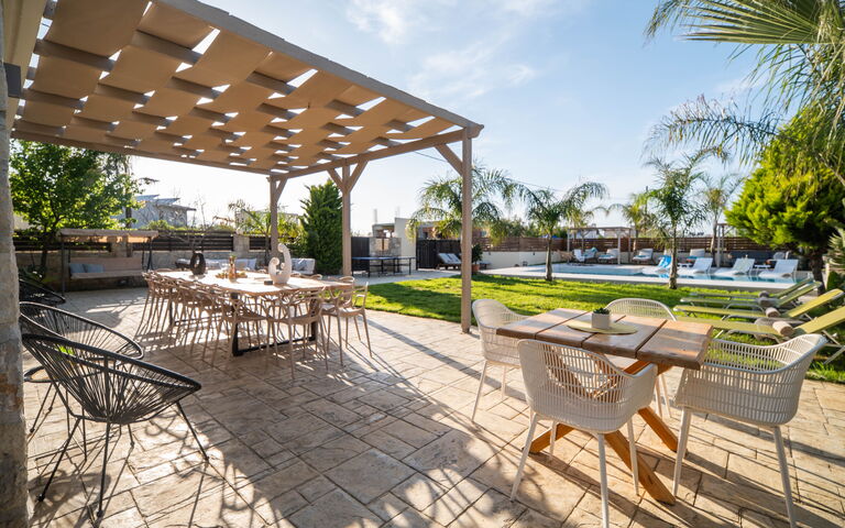 Villa Olympia: Balcon / Terrasse / Patio, Extérieur, Extérieurs, Jardin