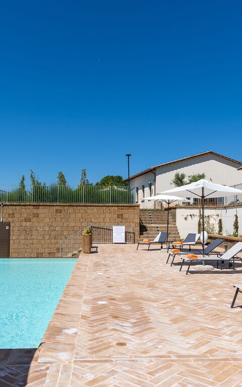Tenuta Poggio Guiano: bassin, Extérieur, Extérieurs
