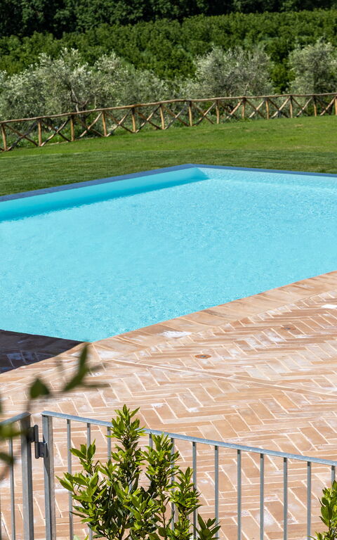 Tenuta Poggio Guiano: bassin, Extérieur, Extérieurs