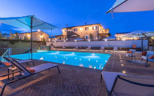 Tenuta Poggio Guiano: bassin, Extérieur, Extérieurs