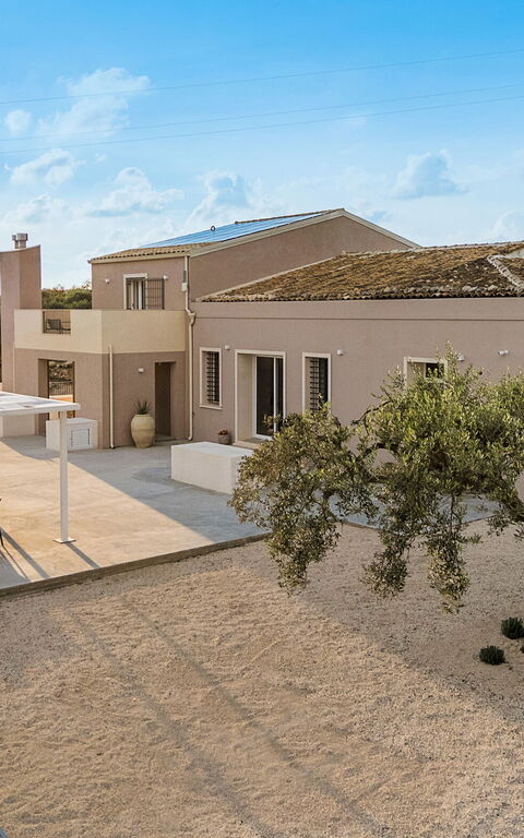 Dimora Bufalefi: Extérieur, Extérieurs