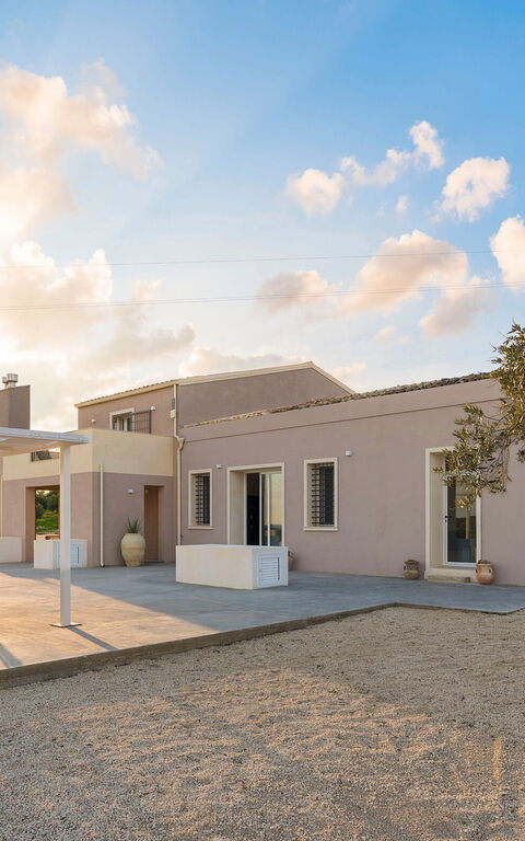 Dimora Bufalefi: Extérieur, Extérieurs