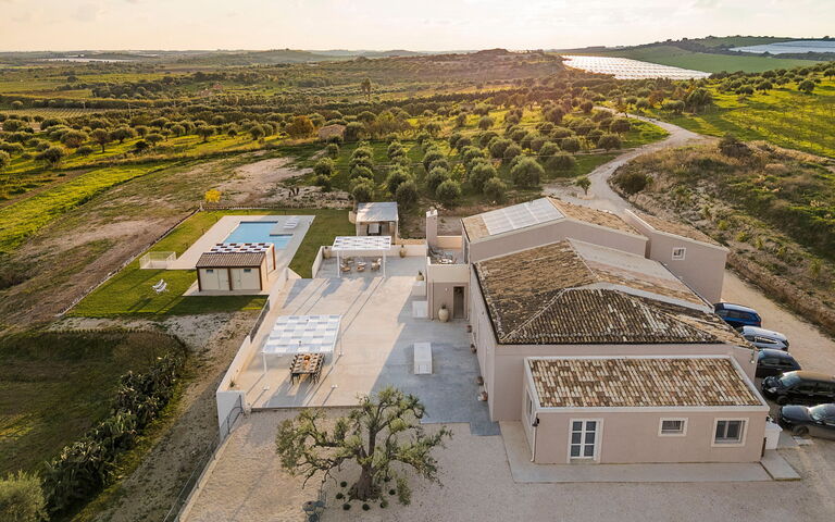 Dimora Bufalefi: bassin, Extérieur, Extérieurs