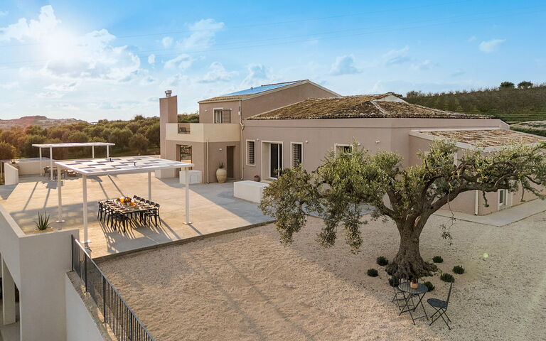 Dimora Bufalefi: Extérieur, Extérieurs