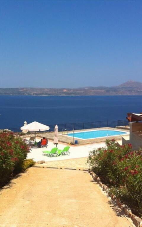 Villa Pi: Extérieur, Extérieurs, Vues