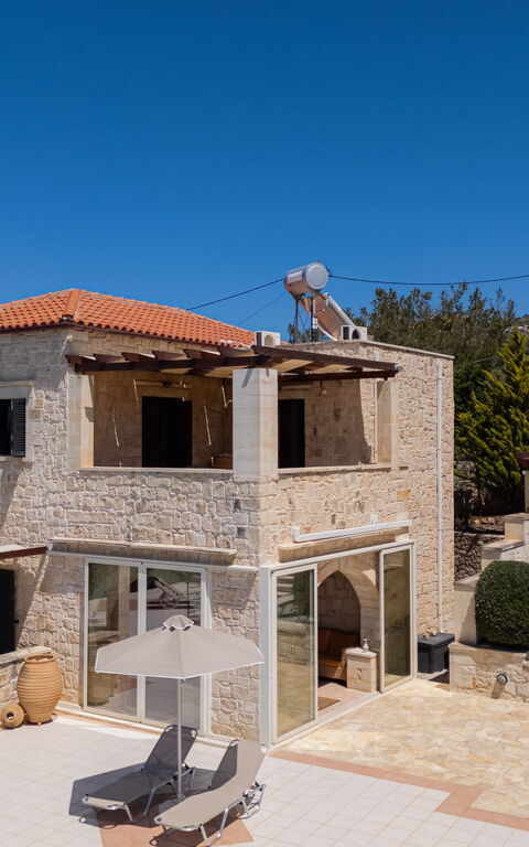 Villa Pi: Extérieur, Extérieurs