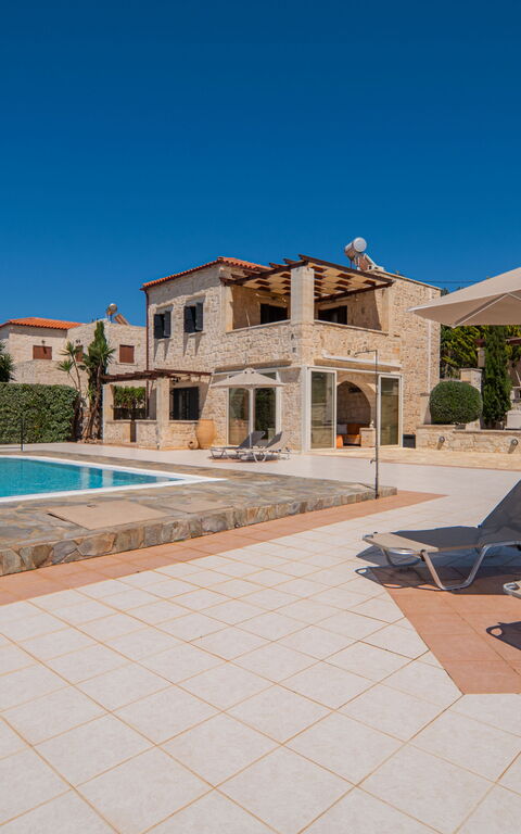 Villa Pi: Extérieur, Extérieurs
