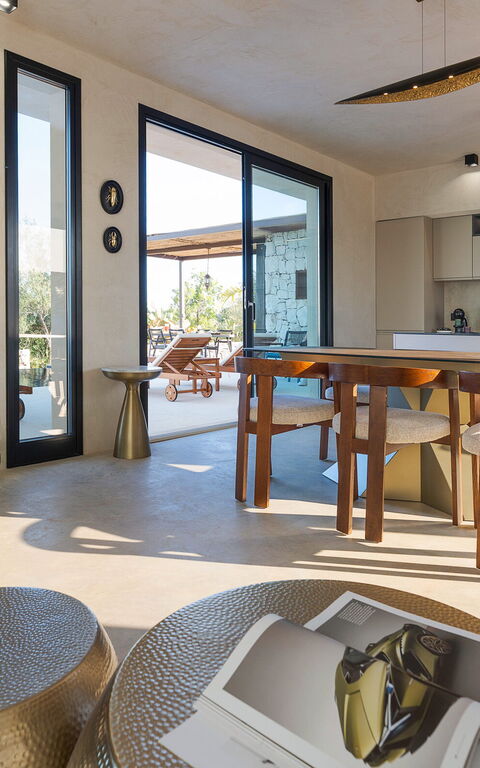 Eos Villa: Cuisine, Salle à manger, Salon