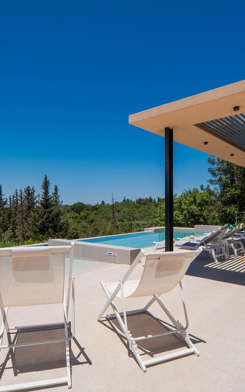 Villa Melia: bassin, Extérieur