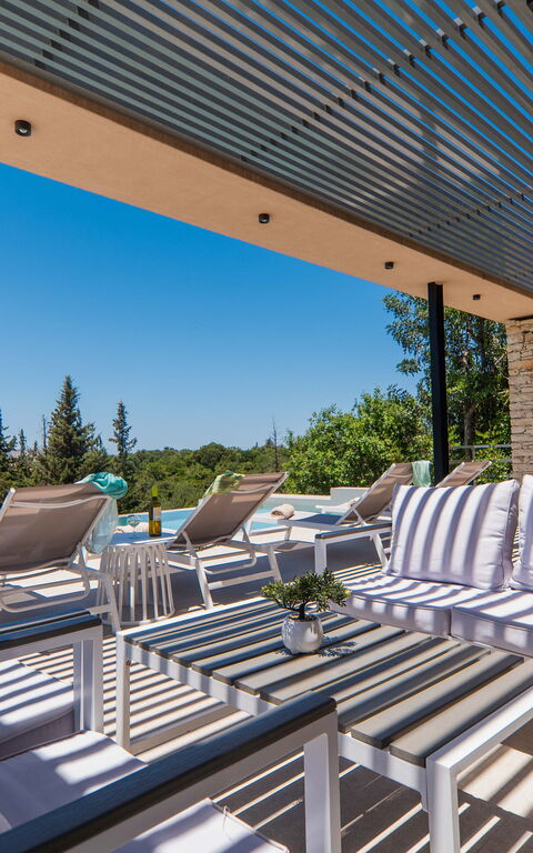 Villa Melia: bassin, Extérieur