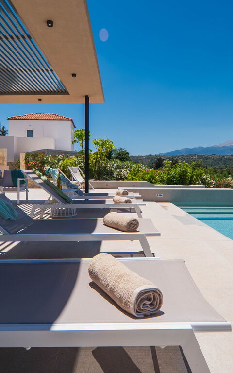 Villa Melia: bassin, Extérieur