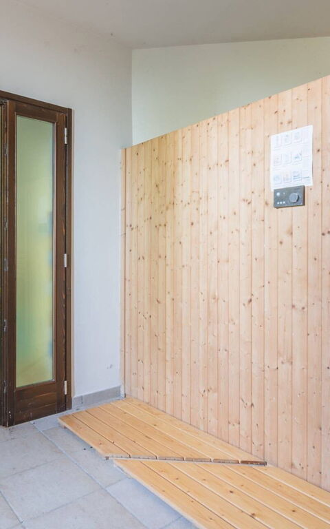 Villa Belvedere San Bartolo: Autre salle, bassin