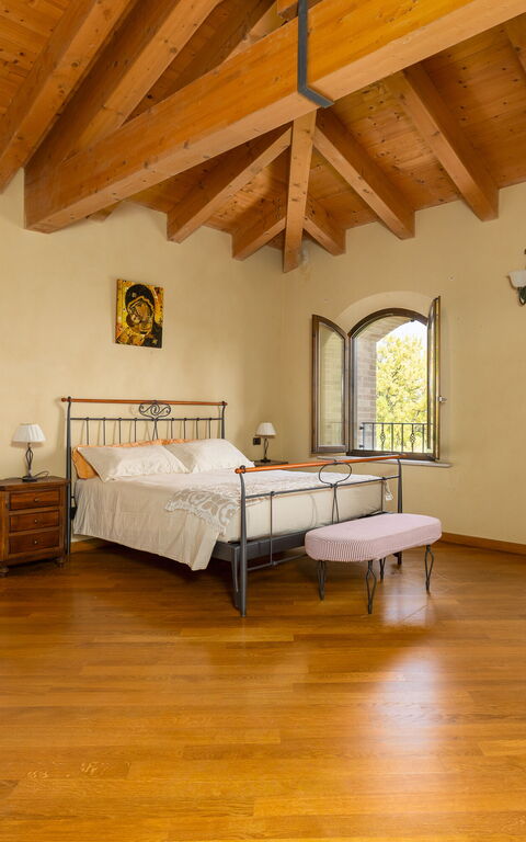 Villa Belvedere San Bartolo: chambre à coucher