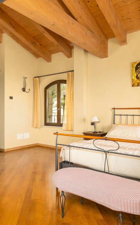 Villa Belvedere San Bartolo: chambre à coucher