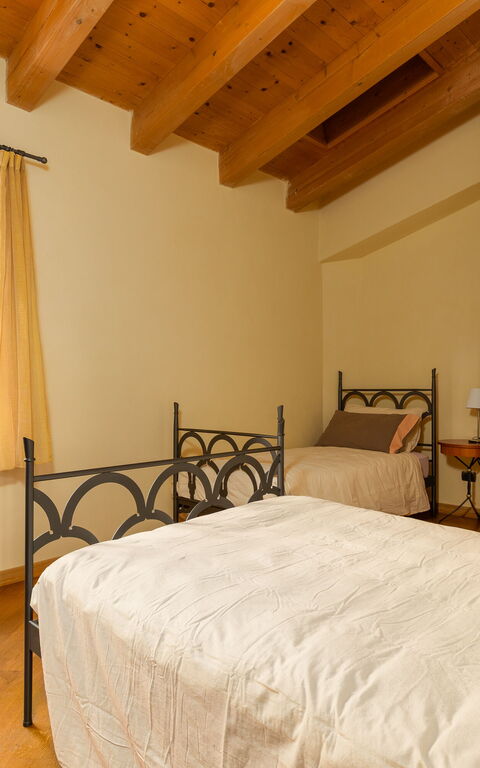 Villa Belvedere San Bartolo: chambre à coucher