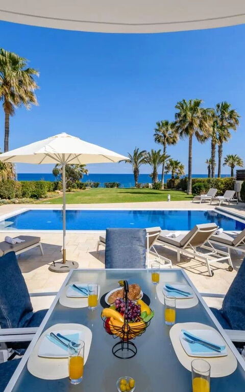 Royal Beachfront Villa: bassin, Extérieur, Extérieurs, Jardin, Vues
