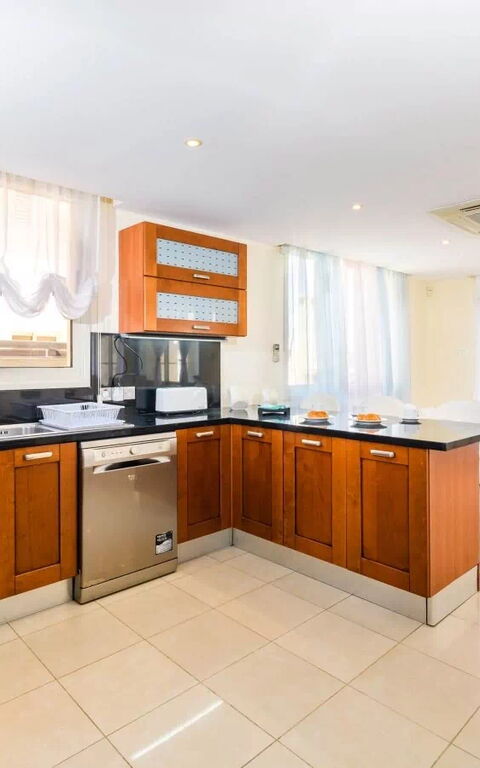 Royal Beachfront Villa: Cuisine