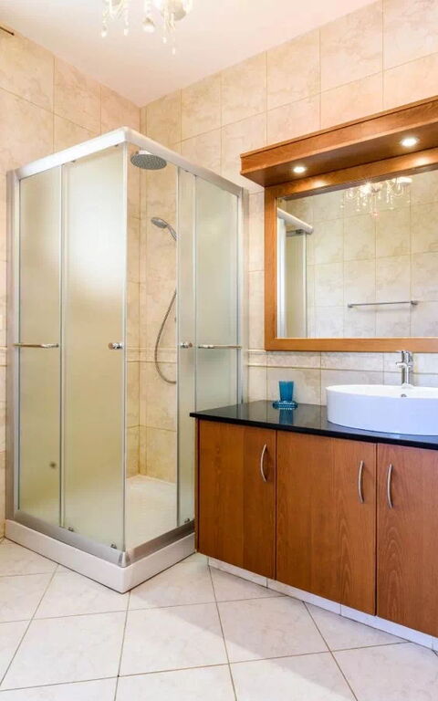 Royal Beachfront Villa: Salle de bain