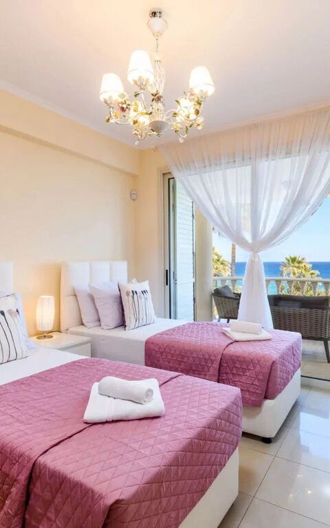 Royal Beachfront Villa: chambre à coucher